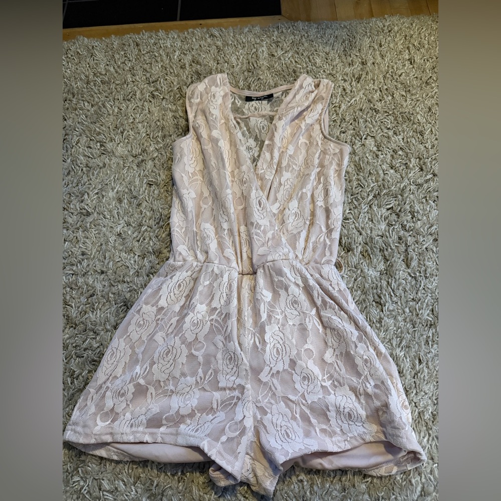 Elegant Lace Sleeveless Romper